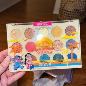 Wet n Wild Disney Stitch Ohana Palette